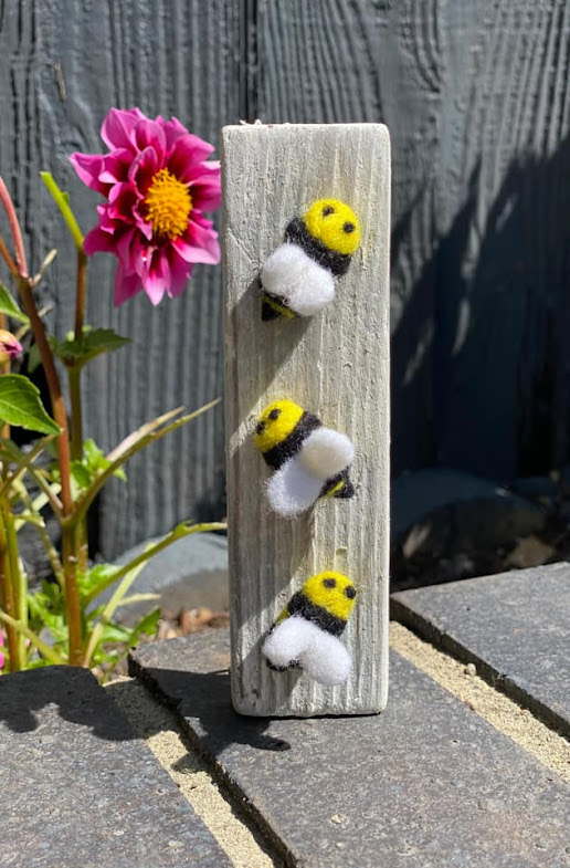 needlefelt bumble bee wall hanging