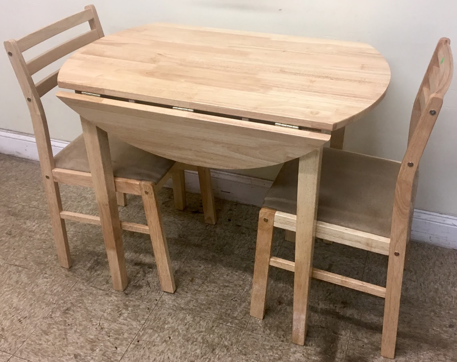 Uhuru Furniture & Collectibles 468118 Pine Drop Leaf Table & 2 Chairs