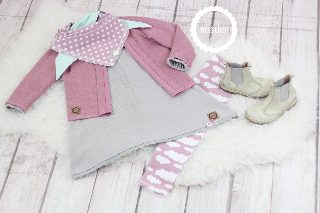 Missichen Ein Altes Outfit Passend Zum Aktuellen Wetter Fur Die