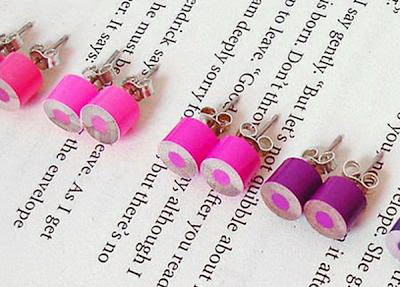 pendientes con lapices de colores