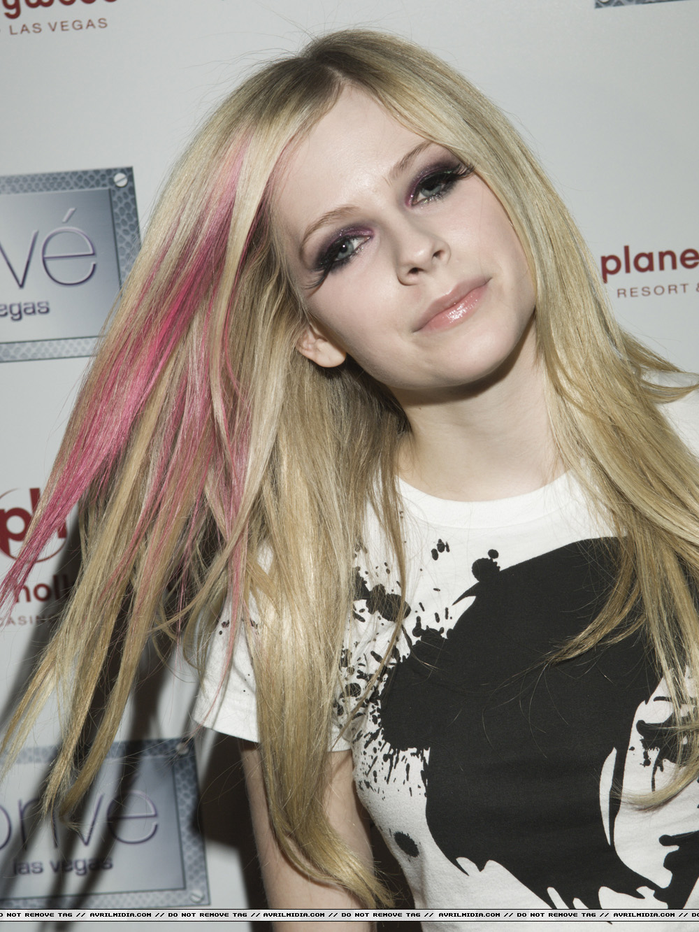 Avril Lavigne Long Straight Hairstyles. 