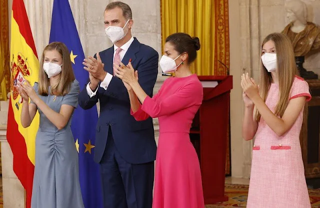 Queen Letizia wore a new pink plated teja dress from Moises Nieto, Crown Princess Leonor wore a new blue vitoria dress from Vogana