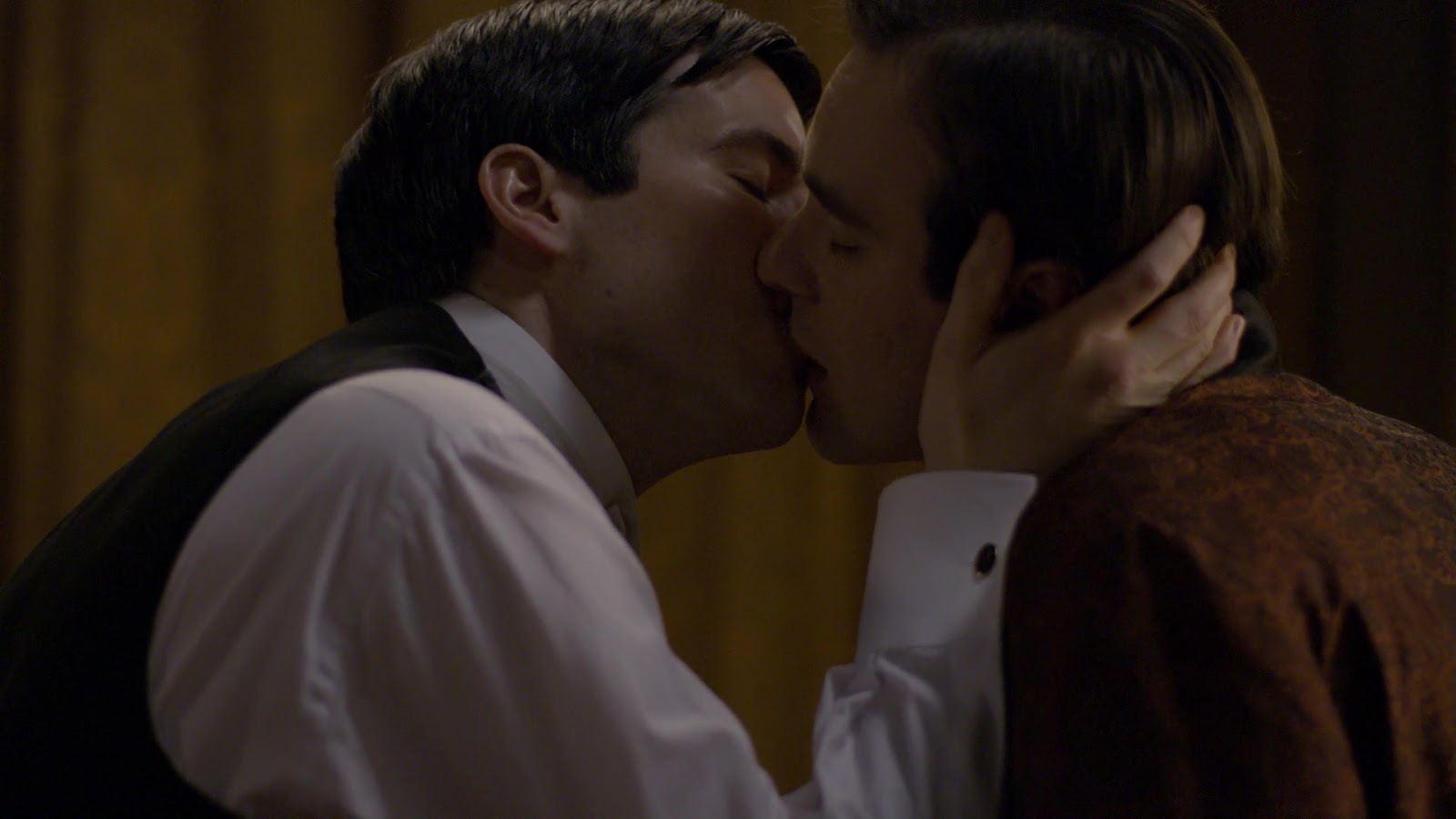 Charlie Cox shirtless and kissing Rob James-Collier in Downton Abbey 1-01 &...