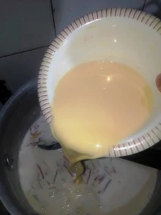 add-custard-milk-to-the-pot