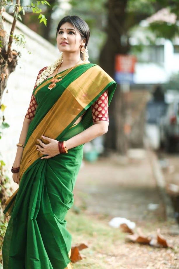 Anjena Kirti in saree photos
