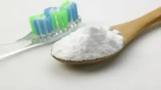 طريقة تبييض الاسنان بالملح.