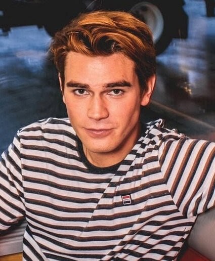 Kj Apa Height, Weight, Body Measurements.