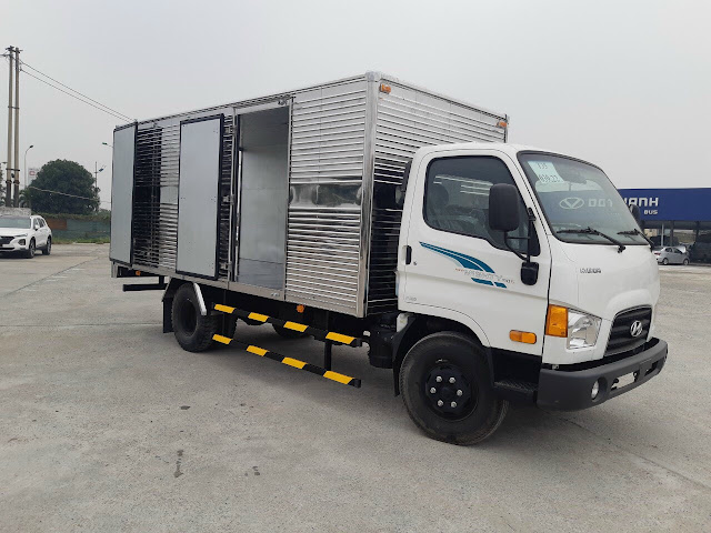 Hyundai 110SQ thùng kín