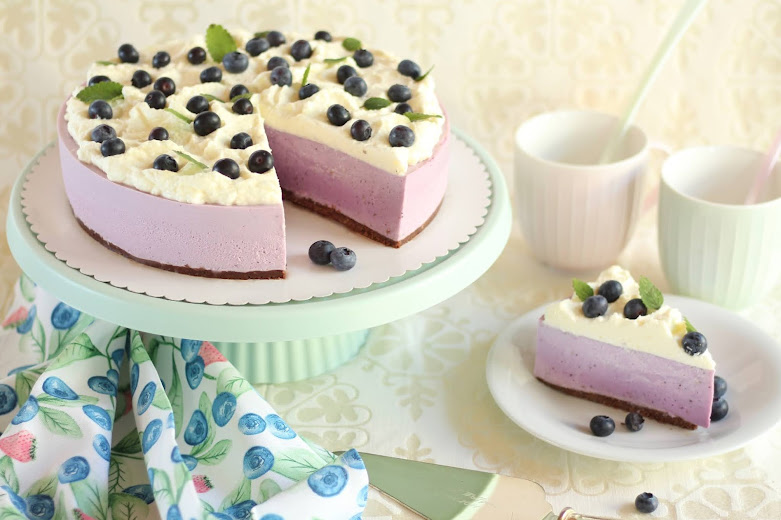 Sommerliche No Bake Blaubeertorte mit Quark-Joghurt-Creme und Sahne | Rezept und Video von Sugarprincess