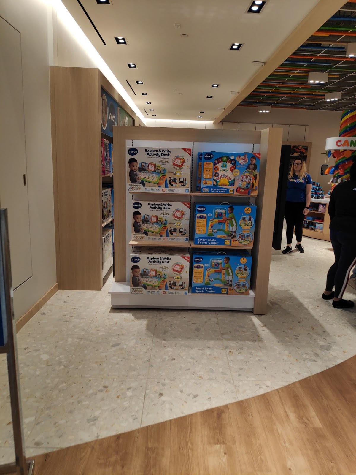 Toys R Us at Westfield Garden State Plaza