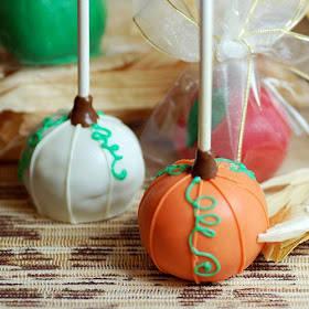 Planning a Halloween-themed wedding or a Halloween party? Check out these Halloween wedding favor ideas from www.abrideonabudget.com.