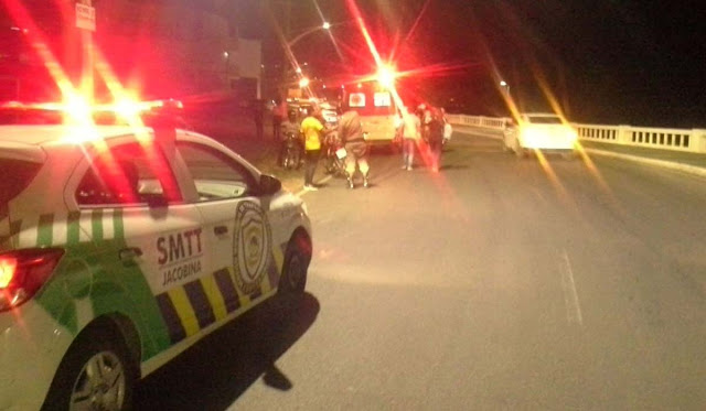 Jacobina: Mulher fica ferida após ter moto atingida por carro na Av. João Fraga Brandão