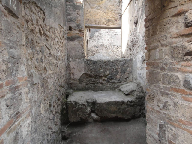 Interior de un antiguo burdel romano en Pompeya