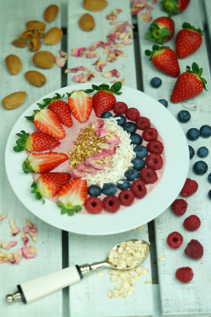 Smoothie bowl de frutas del bosque smoothie bowl, smoothie de frutas del bosque