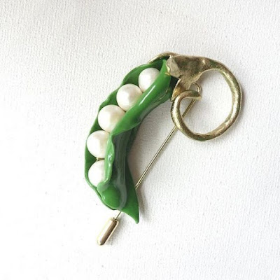Broche Petits pois La Fille du Consul La Fille du Consul Broche petits pois haricot perles statement jewel statement brooch bijou créateur