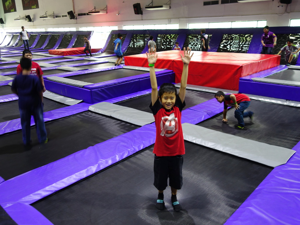 Kiddos' Travel Stories Amped Trampoline Park Jakarta Sesi Lompat 1