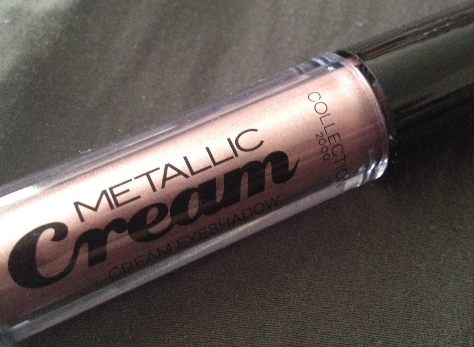 Monochrome and Lace COLLECTION 2000 METALLIC CREAM EYESHADOW IN ROCK