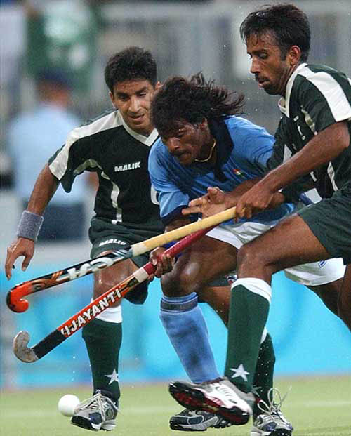 Dhanraj Pillay in marathi, indian hockey player, Dhanraj Pillay information in marathi, Dhanraj Pillay mahiti, Dhanraj Pillay hockey, Dhanraj Pillay biography, dhanraj pillay nibandh, dhanraj pillay essay, story of dhanraj pillay, हॉकीपटू धनराज पिल्ले, धनराज पिल्ले माहिती, धनराज पिल्ले बायोग्राफी