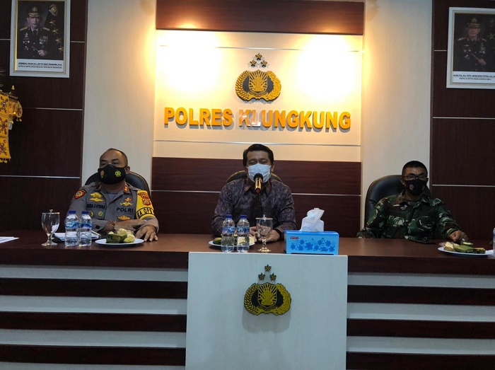 Polisi Lakukan Penyekatan di Jalur Tikus Menuju Pelabuhan Padangbai