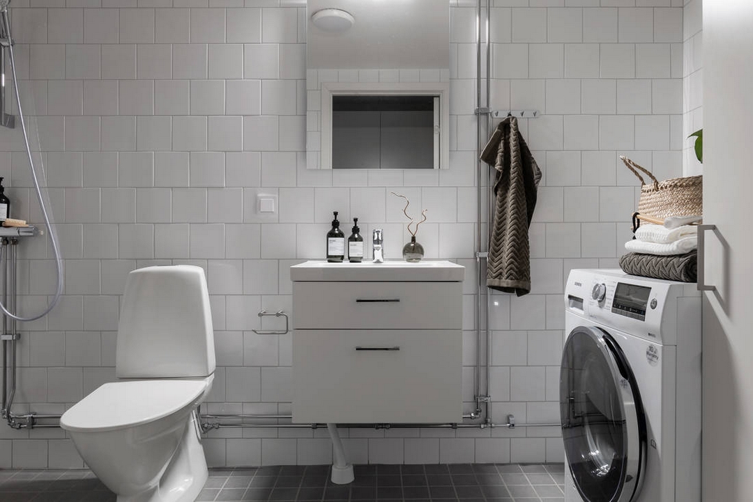 COLLECTION DE VASES ET DE GRAPHISMES