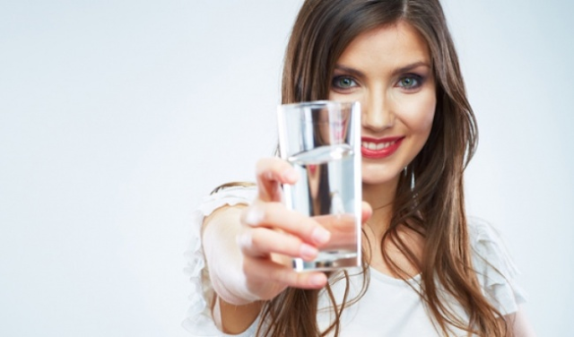 Helps you treat gout at home Drink plenty of water every day to treat gout