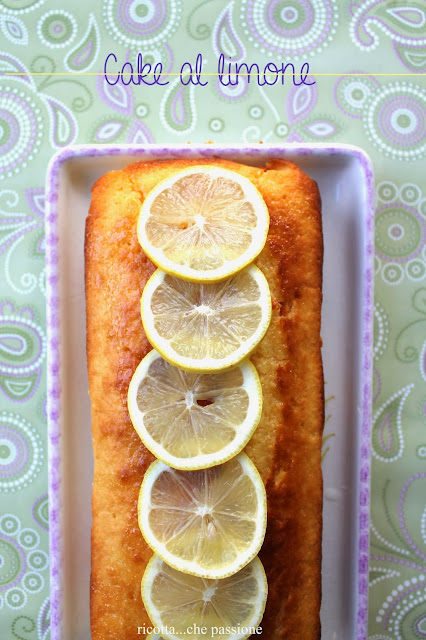 cake al doppio limone e miele. così sono io...