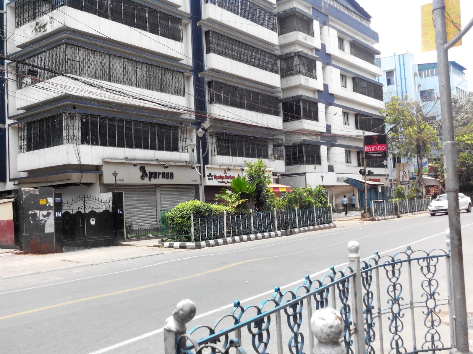 My Little Log Book Oh Kolkata! A Sunday Mid Morning Walk on Park Street