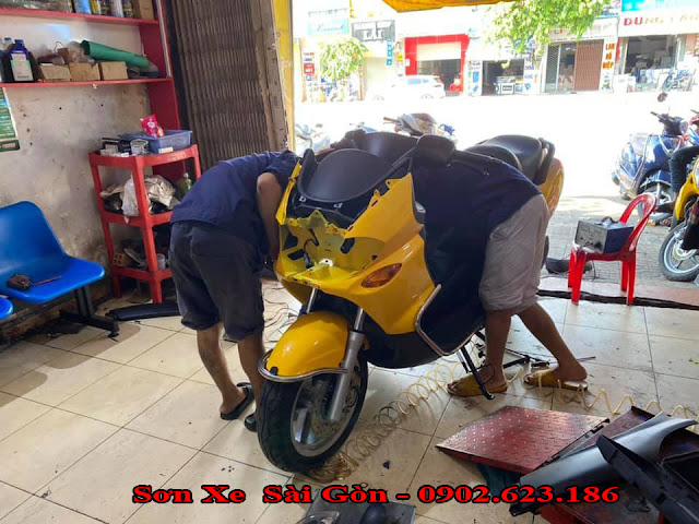 Mẫu sơn xe máy Piaggio X9 màu vàng tai TP.HCM