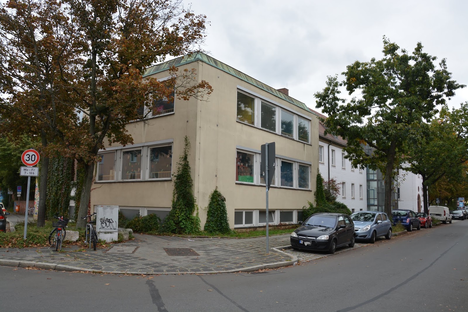 Nürnberginfo: Herschelplatz mit Mittelschule