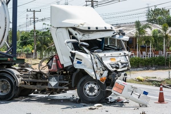 truck crash with accident