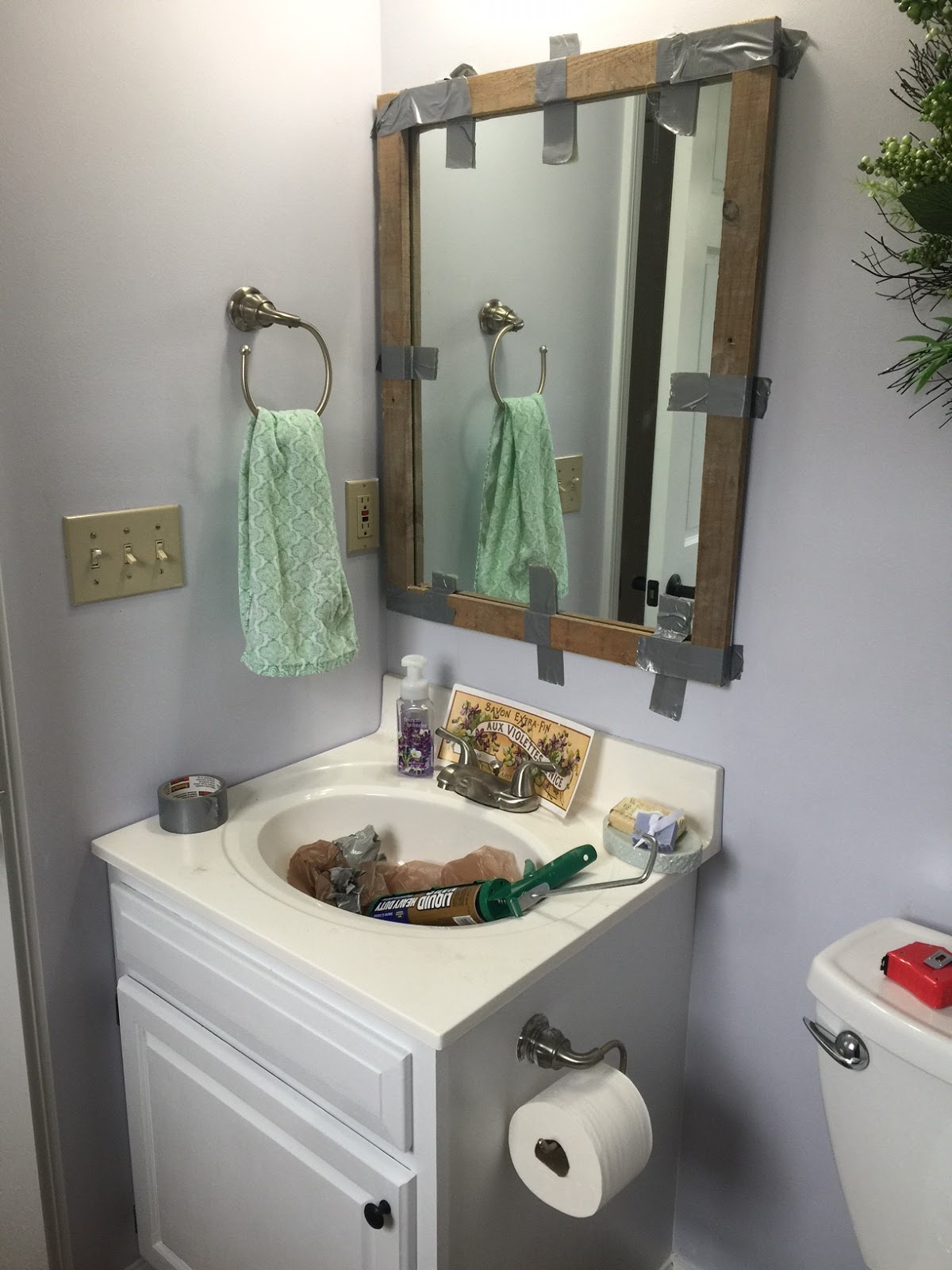 Distress Yourself Out! DIY Pallet Mirror Frame