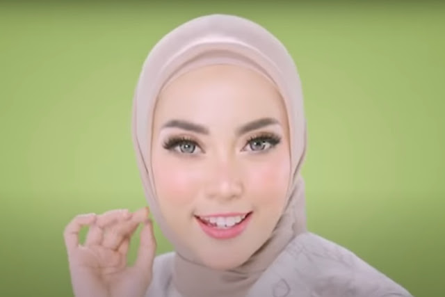 Nama Cewek Hijab Iklan Softex Pantyliner Daun Sirih mirip Syahrini Nama Cewek Hijab Iklan Softex Pantyliner Daun Sirih mirip Syahrini