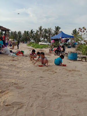 Unplan Balik Kampung  kedai empat  parit buntar bawa ayah jalan-jalan ban pecah pantai sumpahan main buih di pantai parit buntar Santai Petang Di Ban Pecah ban pecah beach  ban pecah tanjung piandang kuala kurau perak  maksud ban pecah  mee udang ban pecah tanjung piandang  memancing di ban pecah  memancing di ban pecah kuala kurau  gulai sembilang ban pecah  mandi di ban pecah Pelbagai Aktiviti Menarik Di Pantai Ban Pecah