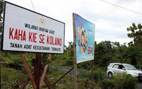 Pihak Kesultanan Ternate melarang pelaksanaan kegiatan proyek tempat wisata yang dilakukan Adam Marsaoly di kawasan Jikomalamo. Larangan tersebut karena tanpa ada surat persetujuan secara resmi dari pihak Kesultanan Ternate. Foto: Malut Post/JPNN.com Pihak Kesultanan Ternate melarang pelaksanaan kegiatan proyek tempat wisata yang dilakukan Adam Marsaoly di kawasan Jikomalamo. Larangan tersebut karena tanpa ada surat persetujuan secara resmi dari pihak Kesultanan Ternate. Foto: Malut Post/JPNN.com