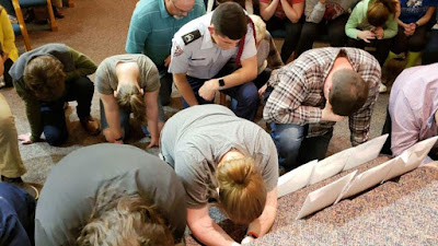 Ledakan Kebangunan Rohani di Tennessee: 'Roh Kudus Sedang Bekerja!'