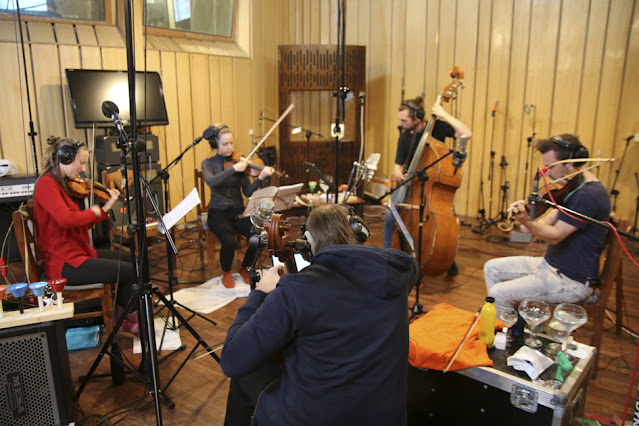 Wooden Elephant's recording session for LANDSCAPES, KNIVES & GLUE – Radiohead’s Kid A Recycled