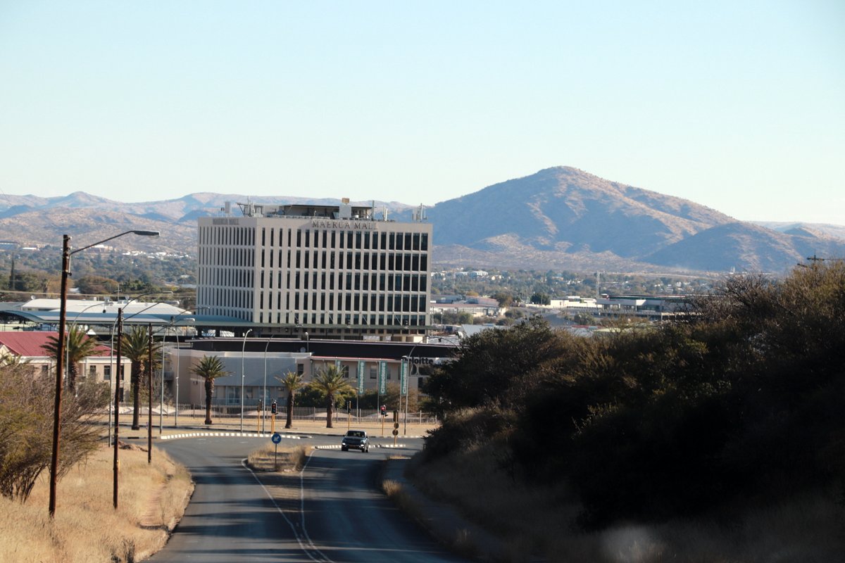 Вшестером по Намибии на джипах в пандемию