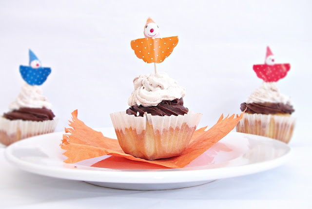 Madlene cu "motz"din ganache de ciocolata amaruie si frisca