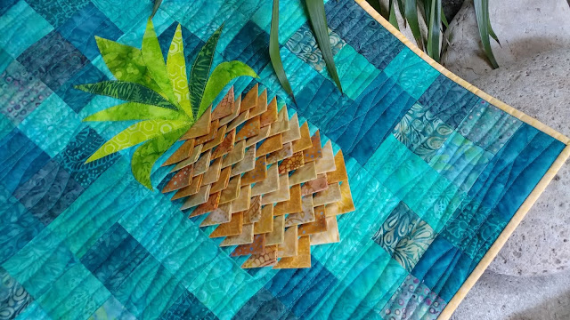 Pineapple Twist quilt pattern using prairie points to create texture