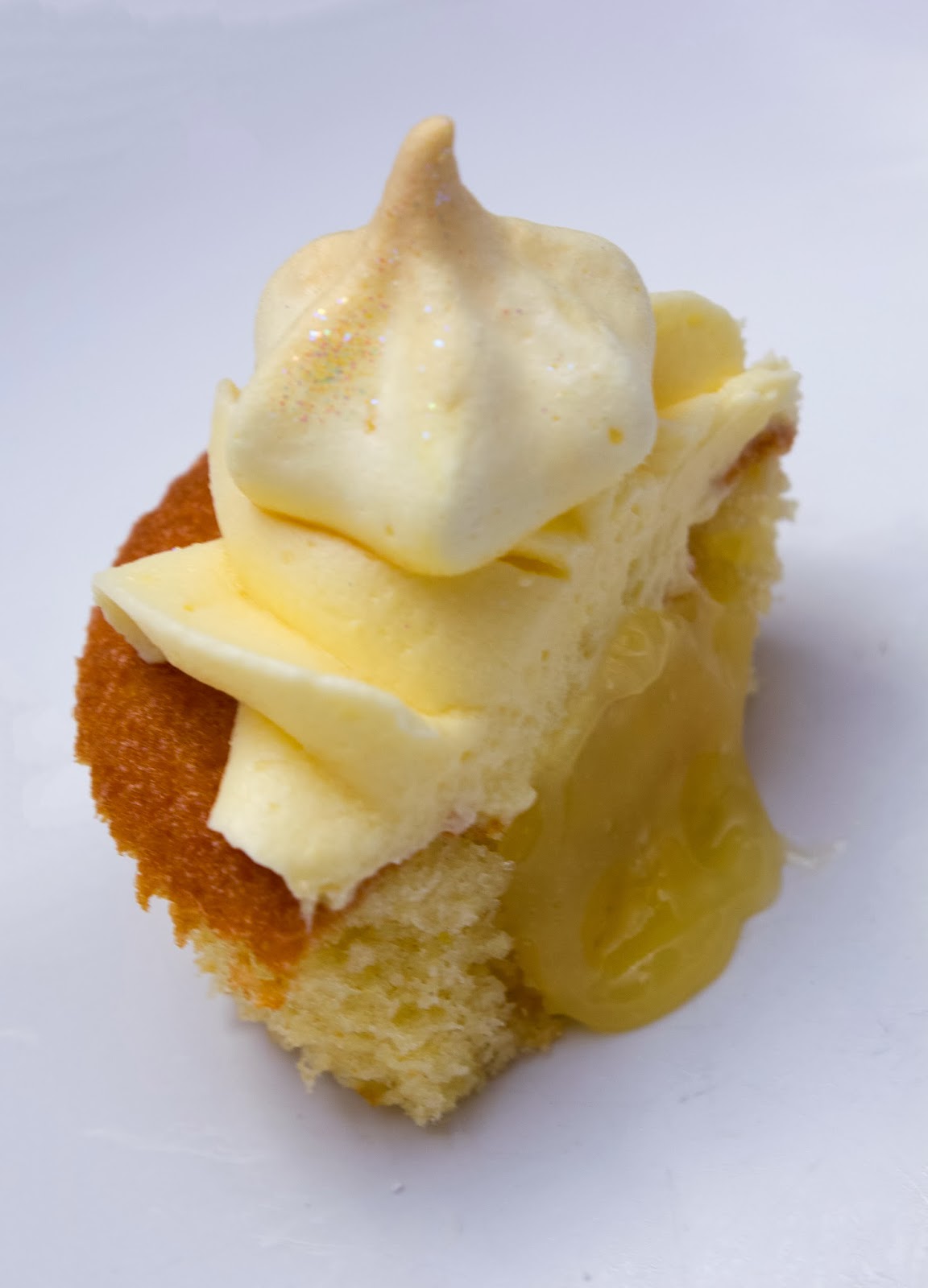 GemGemBakes Lemon Meringue Cupcakes! GemGemBakes Lemon Meringue Cupcakes!