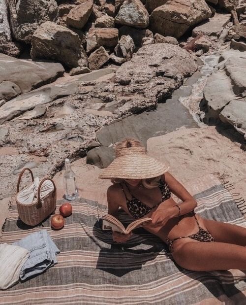 Trends + Thoughts: On Bronzed Skin & Sunbathing