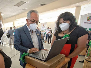 Año escolar 2021: entregan laptops a maestros de la región Lima para clases virtuales
