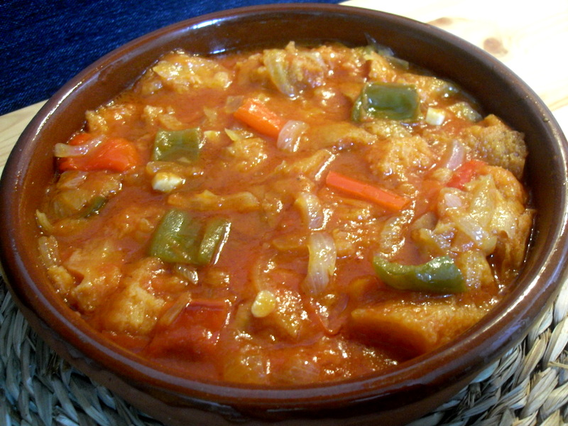 Sopa de tomate extremeña, con verduras y pan