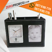 Jam Meja Kulit & Fhoto Frame Jh 9240, JAM MEJA Semi KULIT & FHOTO FRAME, JUAL JAM MEJA JH-9240 MURAH, Pen Holder & Desk Clock Jam Meja JH 9240, Jam Meja Kulit Lipat Multifungsi Ada Tempat Pensil Dan Pas Photo, Jam Meja Kulit Lipat Multifungsi Kode JH9240