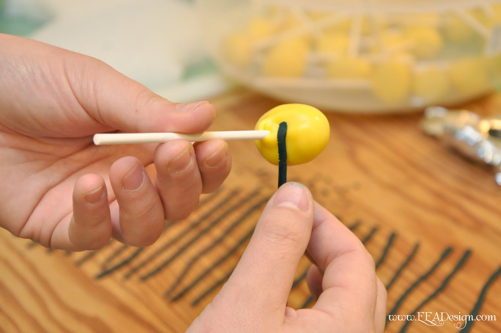 Bumble Bee Cake Pop Tutorial Bumble Bee Cake Pop Tutorial