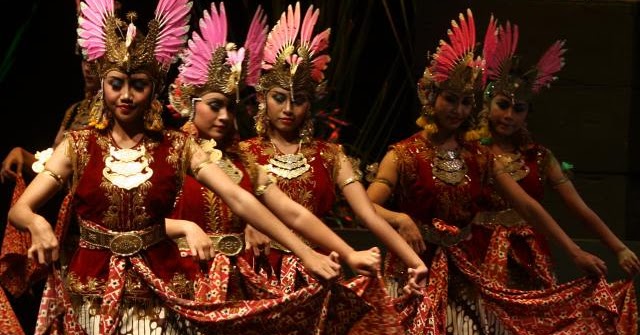 √Contoh Soal Memperagakan Keunikan Gerak Tari Kreasi