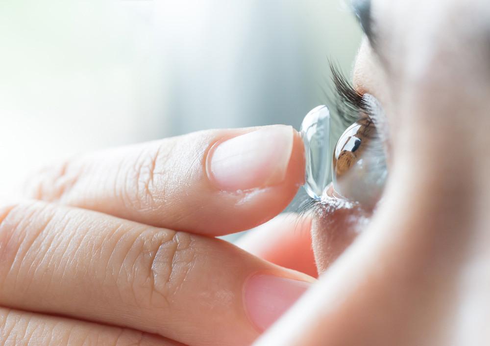 Daily Disposable Contact Lenses Advantage and Disadvantage Eye