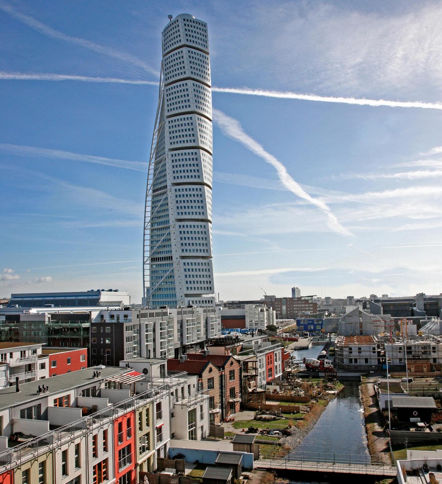 швеция небоскребы. Turning torso сантьяго калатрава. небоскрёб в мальмё швеция. калатрава небоскреб в мальме. гетеборг небоскреб.