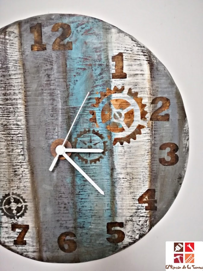 diy reloj de madera con stencil