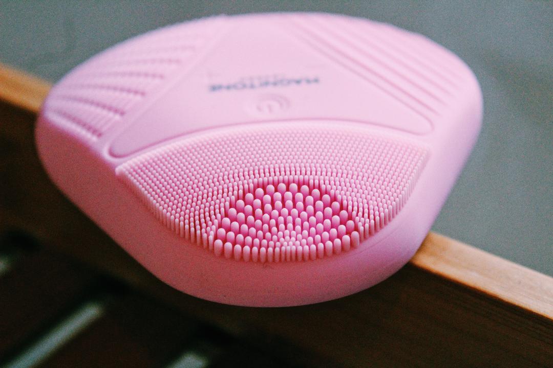 XOXO - SoftTouch Silicone Cleansing Brush - Pink
